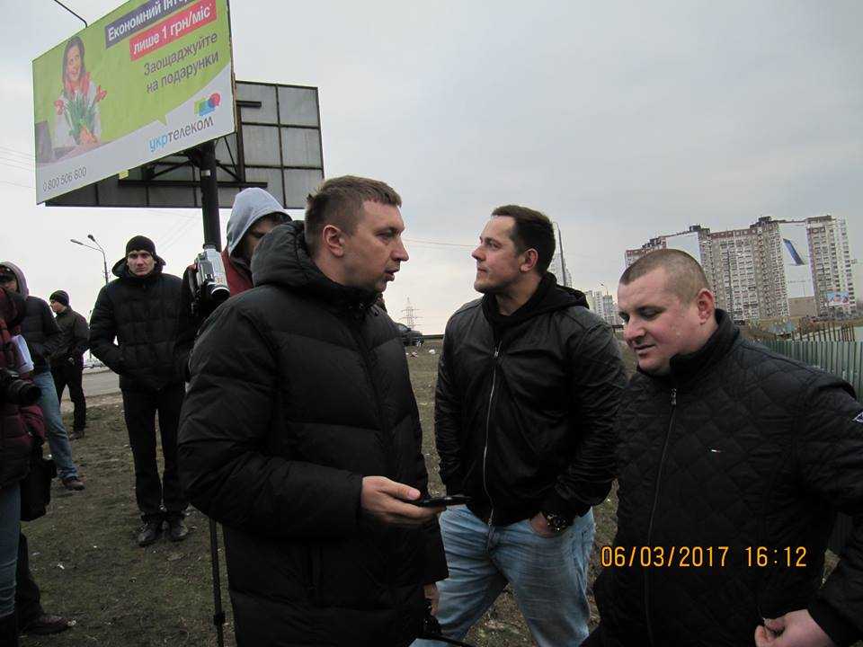 Взаємодопомога допомогла демонтувати незаконну забудівлю на Харківському ринку Киева